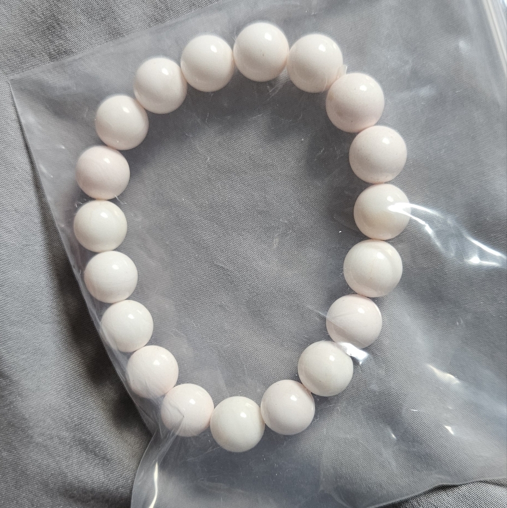 Elegant White Beaded Bracelet